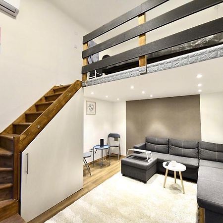 Cute Gallery Apartment Close To The Basilica, Queen Budapest Bagian luar foto