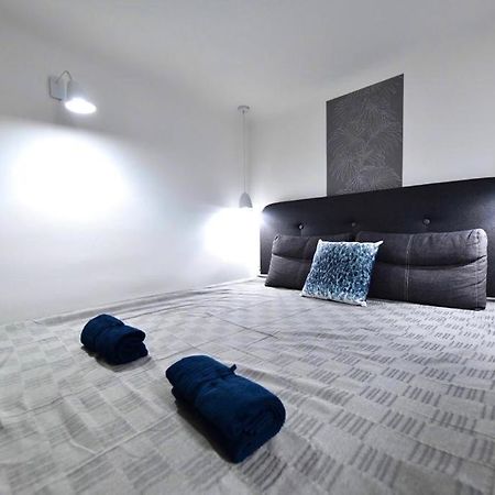 Cute Gallery Apartment Close To The Basilica, Queen Budapest Bagian luar foto