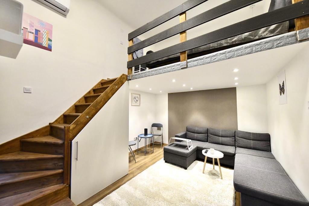 Cute Gallery Apartment Close To The Basilica, Queen Budapest Bagian luar foto